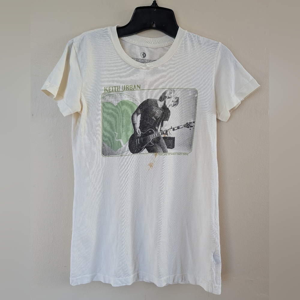 Keith Urban Love, Pain, And The Whole Crazy Thing Concert T-shirt (SIZE MEIDUM)